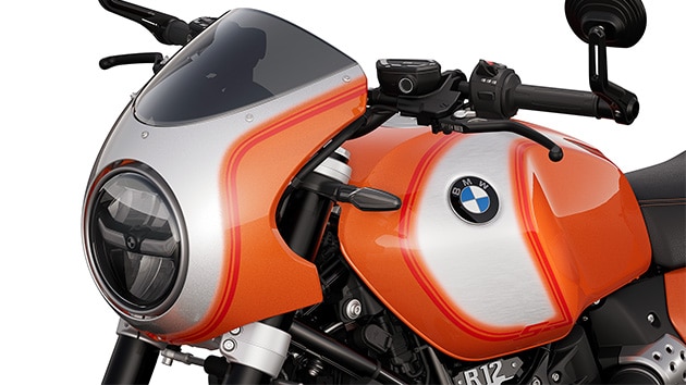 The dynamic front trim panel with paintwork in Lava orange metallic on the R 12 S from BMW Motorrad