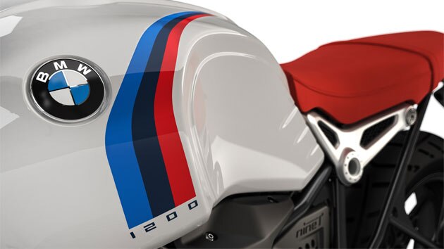 Podemos ver la combinación de colores de la pintura y el asiento rojo de la R nineT Urban G / S.
