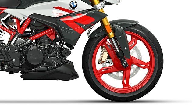 Vemos la rueda de fundición de aluminio de la G 310 R.